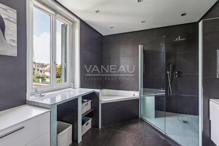 Image No.21-5 Bed House for sale