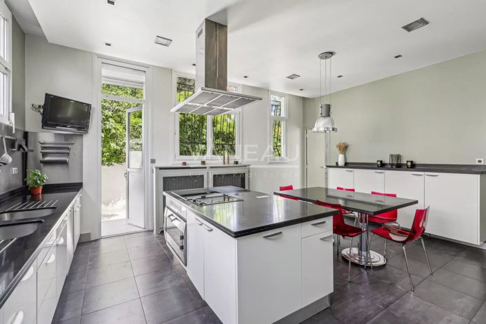 Image No.7-5 Bed House for sale