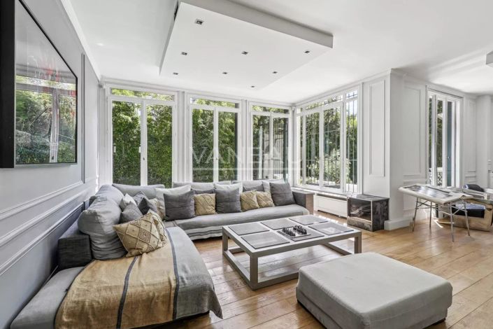 Image No.9-5 Bed House for sale