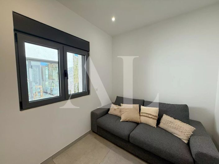 Image No.10-3 Bed House for sale