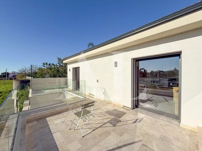 Image No.14-3 Bed House for sale