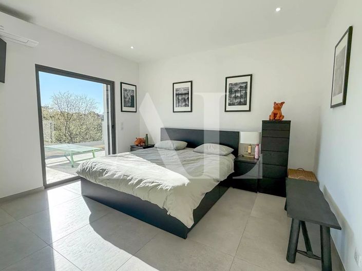 Image No.6-3 Bed House for sale