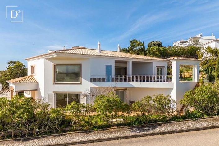 Image No.1-4 Bed House for sale