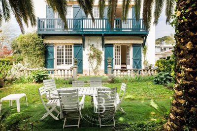 1 - Biarritz, House