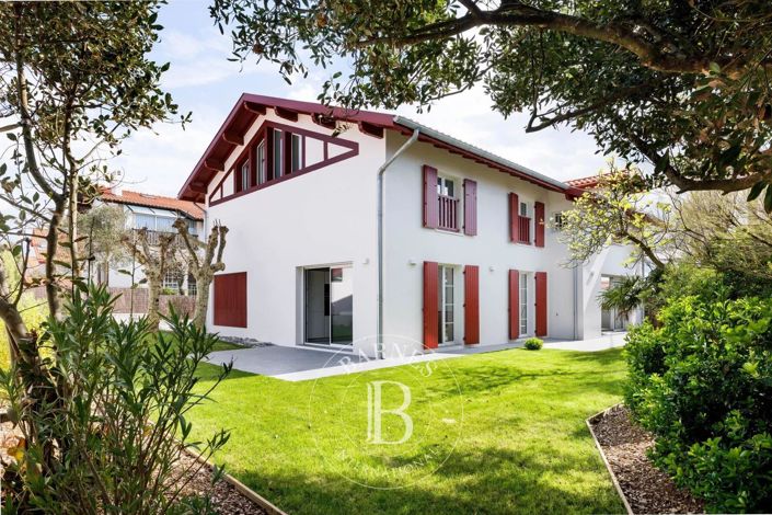 Image No.1-5 Bed House for sale