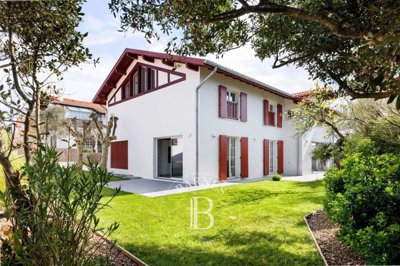 1 - Biarritz, House
