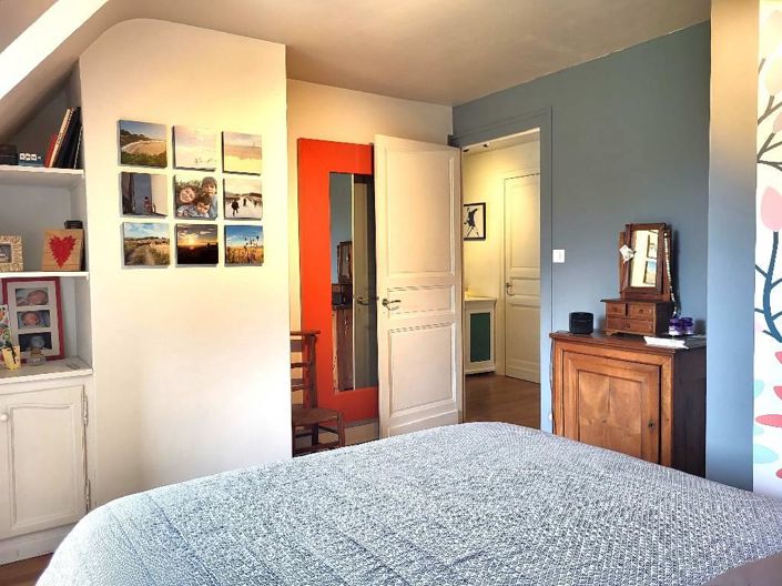 Image No.8-5 Bed House for sale