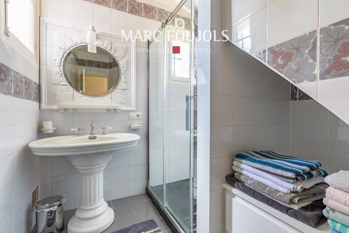 Image No.17-6 Bed House for sale