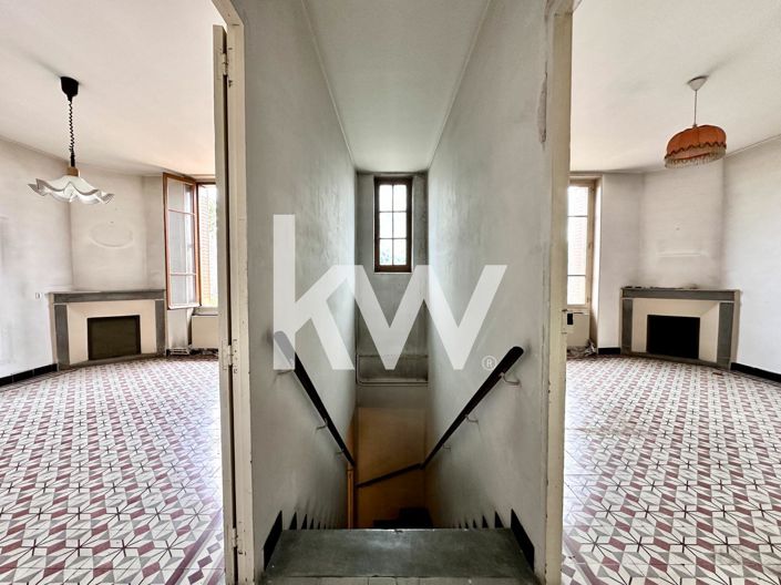 Image No.1-5 Bed House for sale