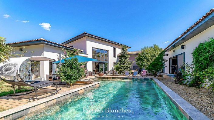 Image No.1-8 Bed House for sale