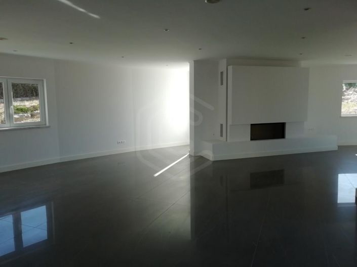 Image No.11-4 Bed House for sale