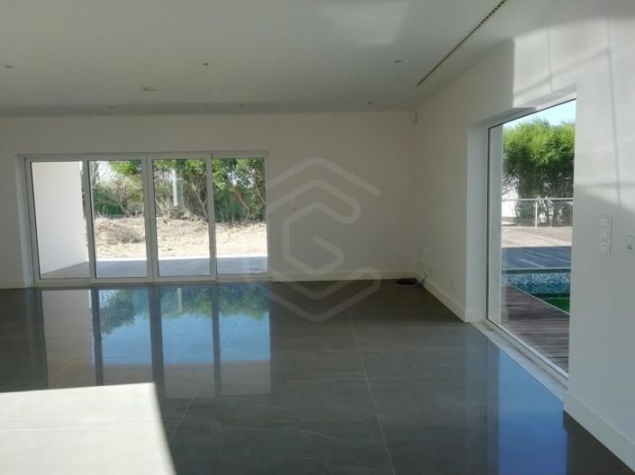 Image No.12-4 Bed House for sale