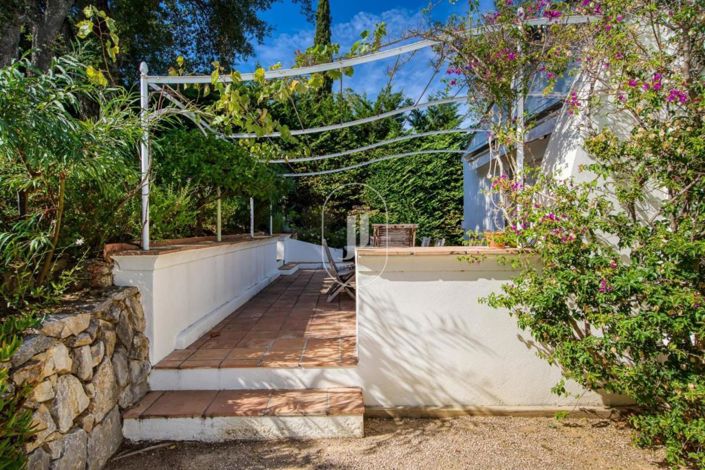 Image No.12-4 Bed House for sale