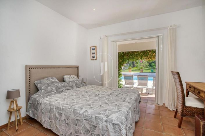 Image No.7-4 Bed House for sale