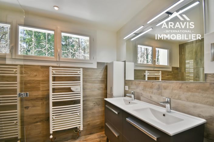 Image No.11-5 Bed House for sale