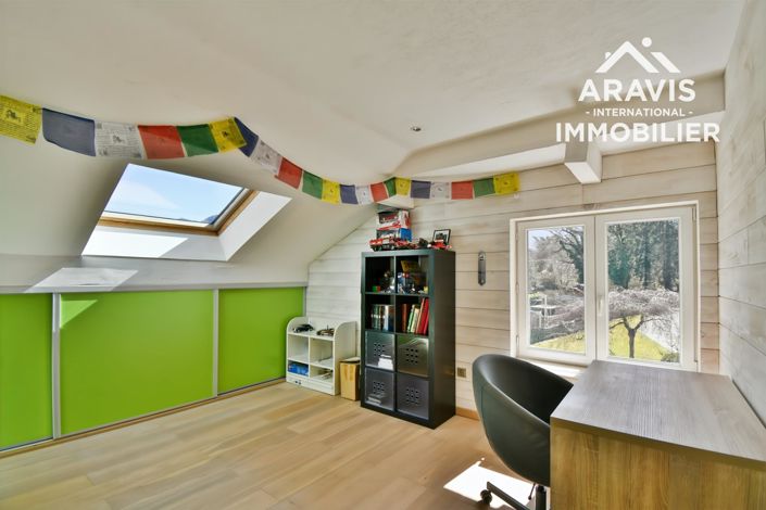 Image No.12-5 Bed House for sale