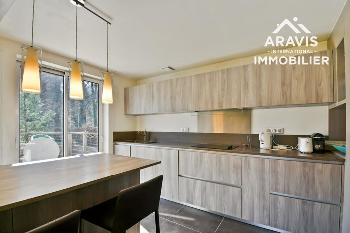 Image No.8-5 Bed House for sale