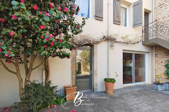 Image No.1-6 Bed House for sale