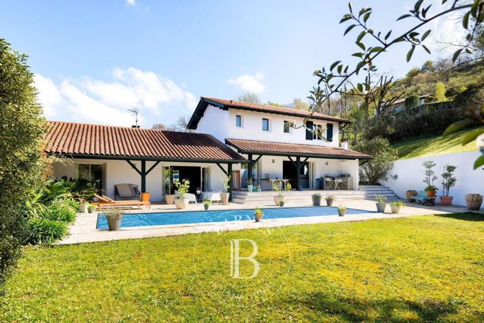 Image No.1-4 Bed House for sale