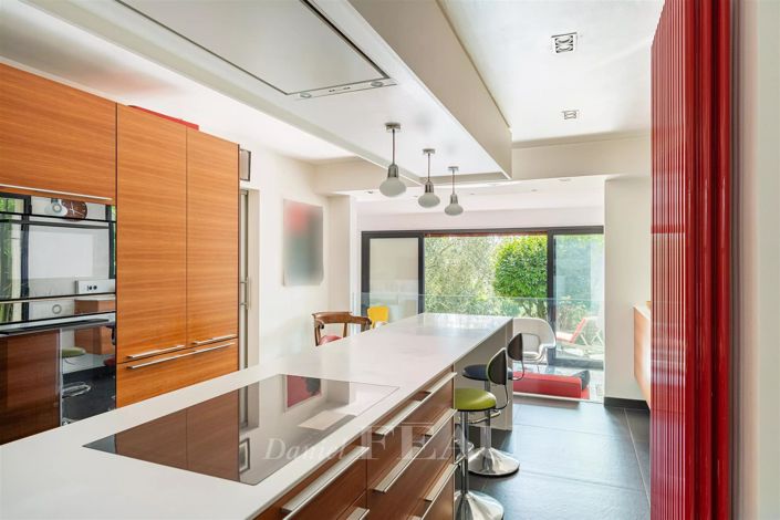 Image No.5-5 Bed House for sale