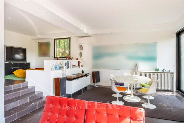 Image No.6-5 Bed House for sale