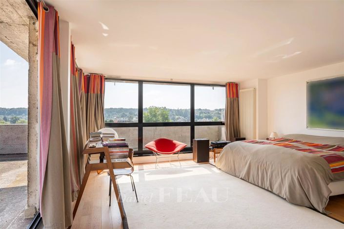 Image No.8-5 Bed House for sale