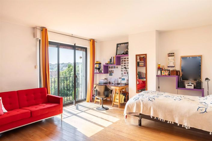 Image No.9-5 Bed House for sale