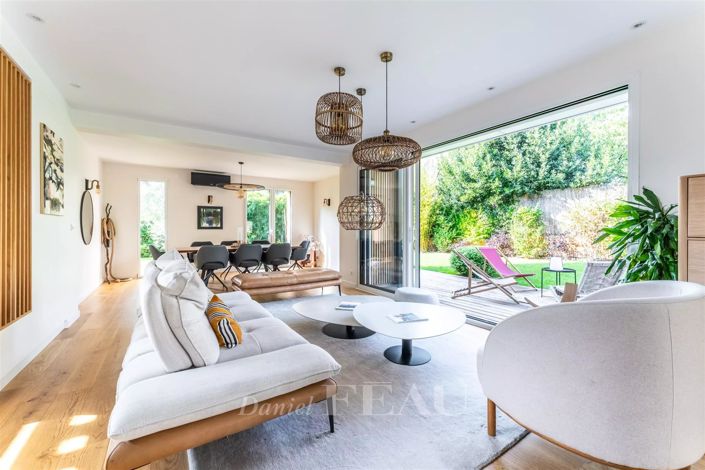 Image No.1-5 Bed House for sale