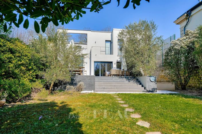 Image No.1-5 Bed House for sale