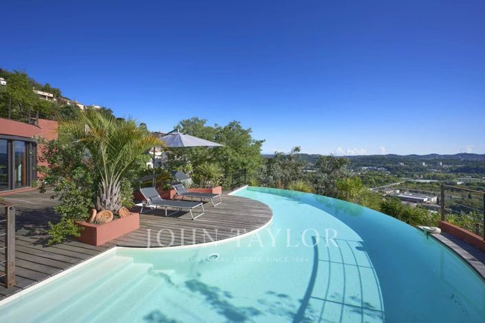 Image No.1-5 Bed House for sale