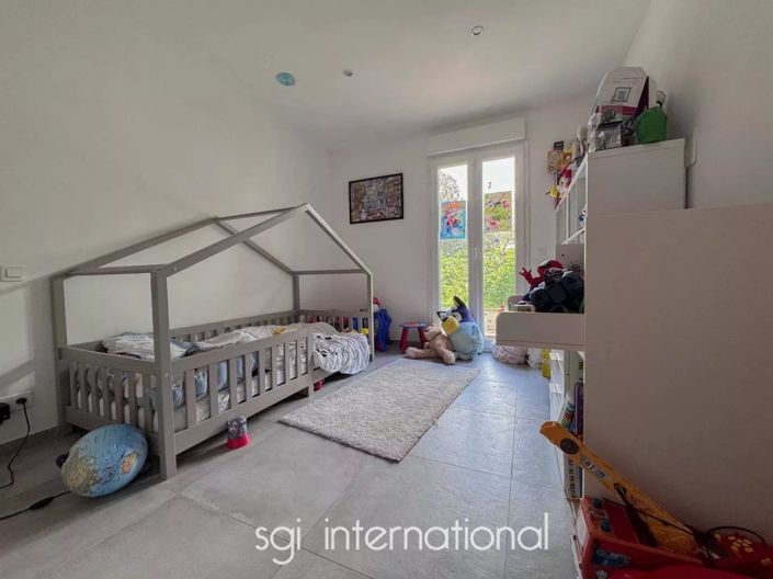 Image No.10-5 Bed House for sale