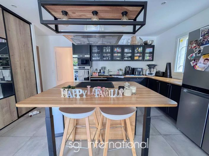 Image No.7-5 Bed House for sale