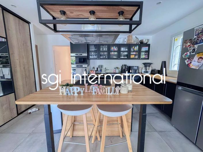 Image No.7-5 Bed House for sale