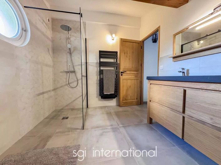 Image No.9-5 Bed House for sale