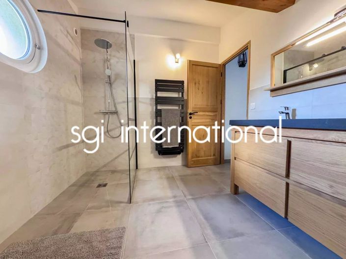 Image No.9-5 Bed House for sale