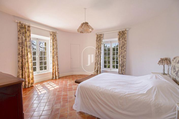 Image No.13-8 Bed House for sale