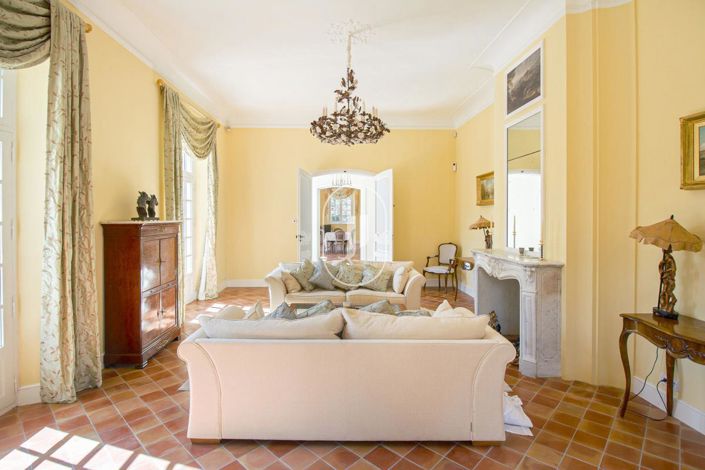 Image No.9-8 Bed House for sale