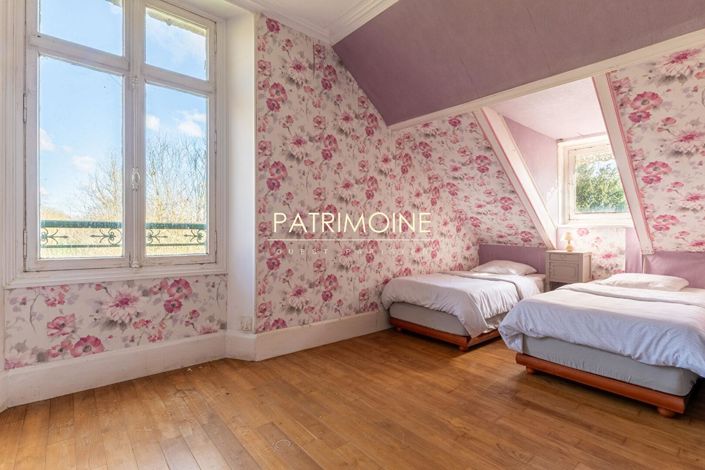 Image No.10-8 Bed Property for sale