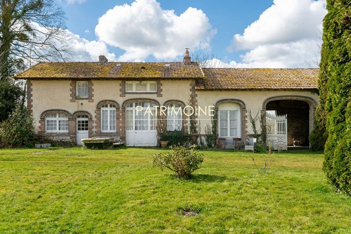 Image No.12-8 Bed Property for sale