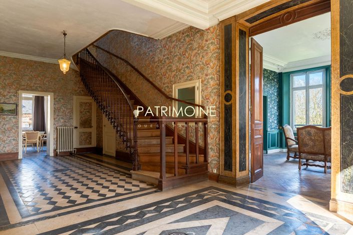 Image No.3-8 Bed Property for sale