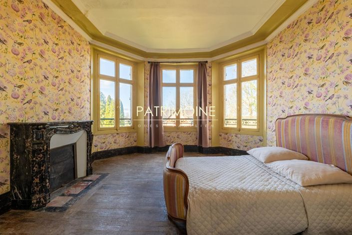 Image No.7-8 Bed Property for sale