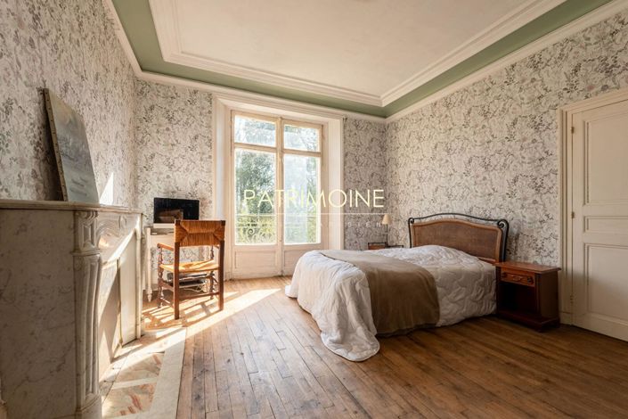 Image No.9-8 Bed Property for sale