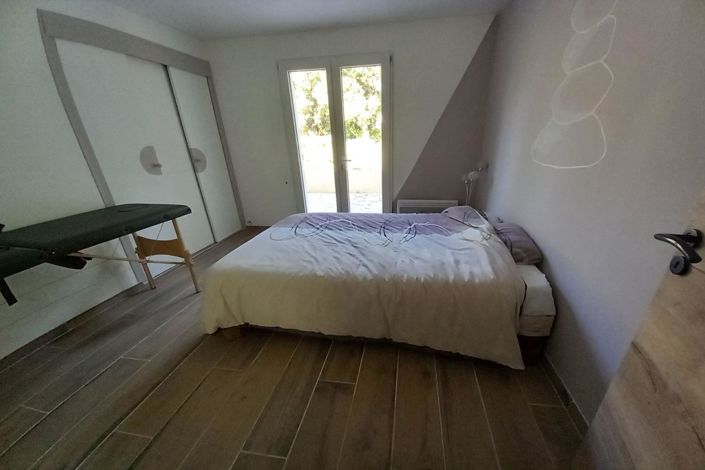 Image No.10-3 Bed House for sale