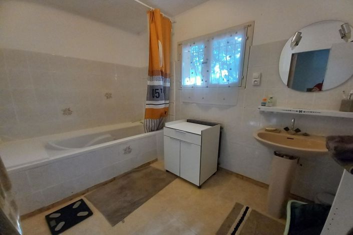 Image No.8-3 Bed House for sale