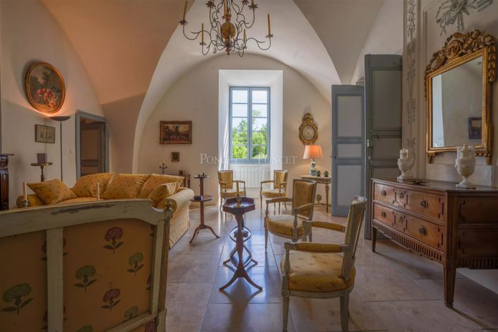 Image No.11-8 Bed House for sale