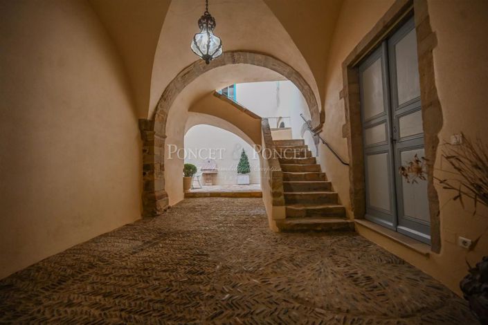 Image No.7-8 Bed House for sale