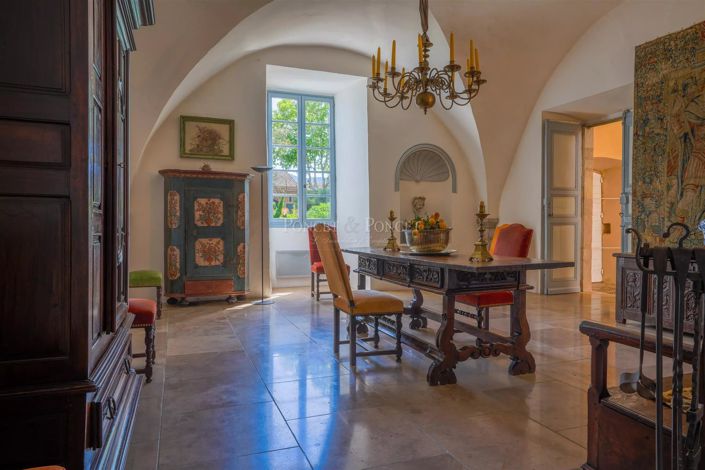 Image No.9-8 Bed House for sale