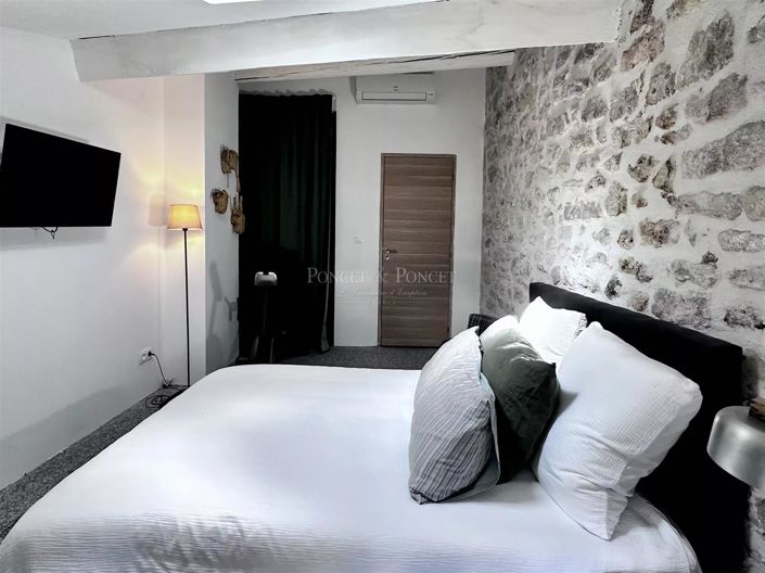 Image No.20-7 Bed House for sale