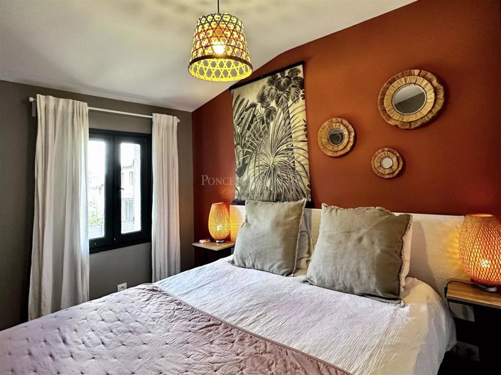 Image No.24-7 Bed House for sale