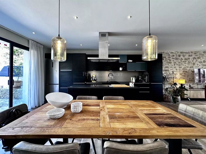 Image No.7-7 Bed House for sale